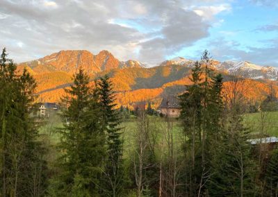 Widok z balkonu na Giewont Tatry podczas zachodu słońca - Apartament Berdo - Kościelisko k. Zakopanego